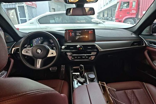 BMW 5 Series 2022, 107899 км, за 32154 USD - фото 16