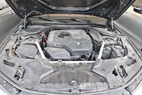BMW 5 Series 2022, 107899 км, за 32154 USD