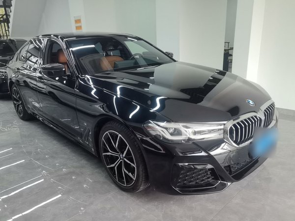 BMW 5 Series 2022, 35200 км, за 37990 USD