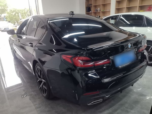 BMW 5 Series 2022, 35200 км, за 37990 USD