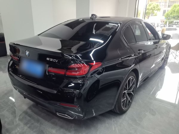 BMW 5 Series 2022, 35200 км, за 37990 USD - фото 6