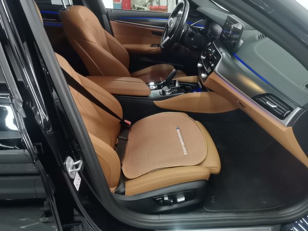 BMW 5 Series 2022, 35200 км, за 37990 USD - фото 23