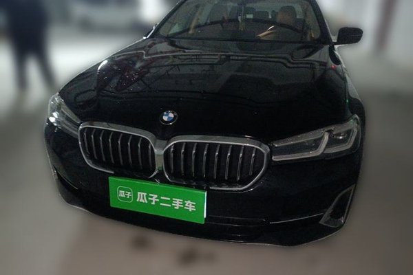 BMW 5 Series 2022, 55100 км, за 37129 USD