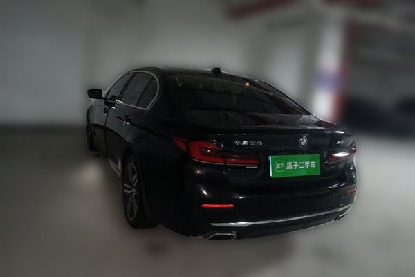 BMW 5 Series 2022, 55100 км, за 37129 USD