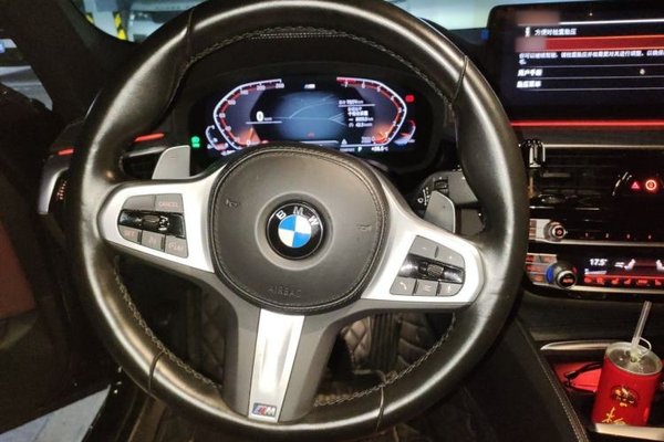 BMW 5 Series 2022, 70200 км, за 34427 USD - фото 1