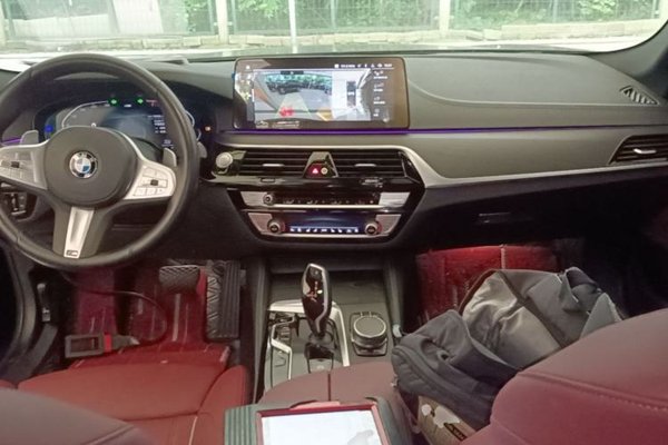BMW 5 Series 2022, 74300 км, за 38187 USD