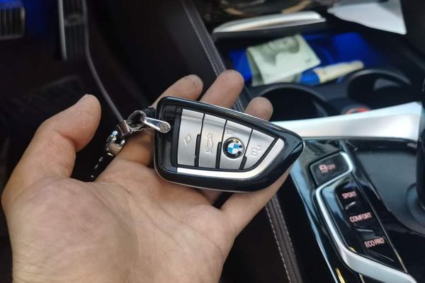 BMW 5 Series 2022, 80800 км, за 30901 USD - фото 9