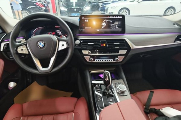 BMW 5 Series 2022, 85600 км, за 37874 USD - фото 12
