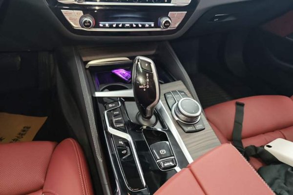 BMW 5 Series 2022, 85600 км, за 37874 USD - фото 16
