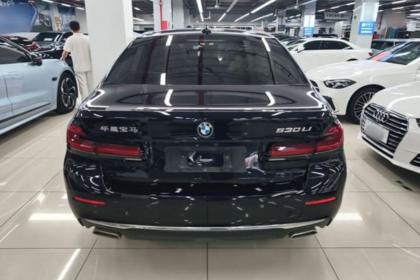 BMW 5 Series 2022, 85600 км, за 37874 USD