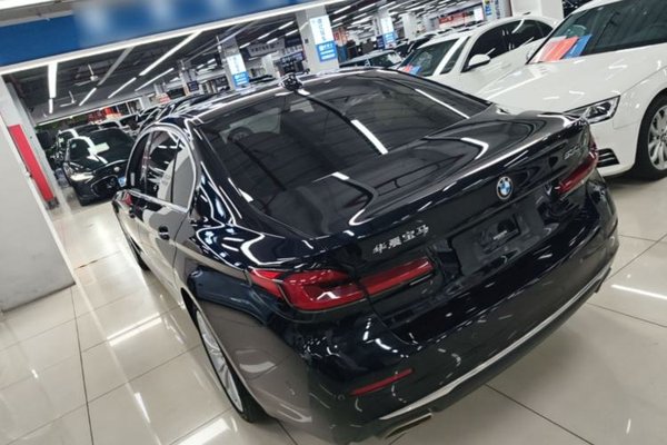 BMW 5 Series 2022, 85600 км, за 37874 USD