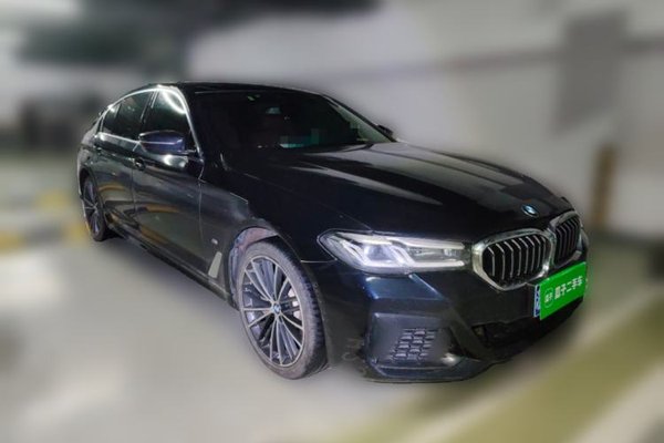 BMW 5 Series 2022, 88900 км, за 31682 USD