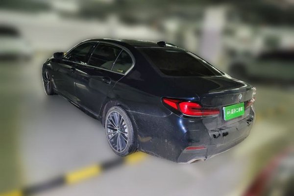 BMW 5 Series 2022, 88900 км, за 31682 USD