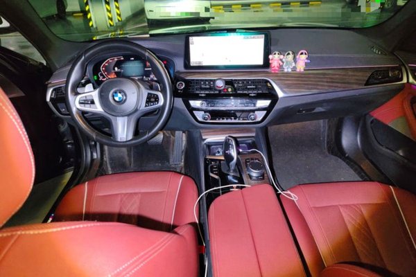 BMW 5 Series 2022, 88900 км, за 31682 USD - фото 18