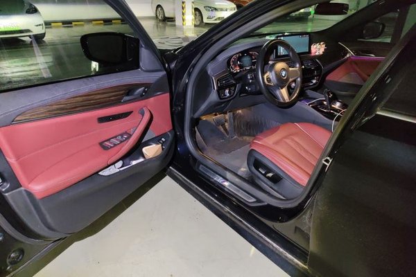 BMW 5 Series 2022, 88900 км, за 31682 USD - фото 19
