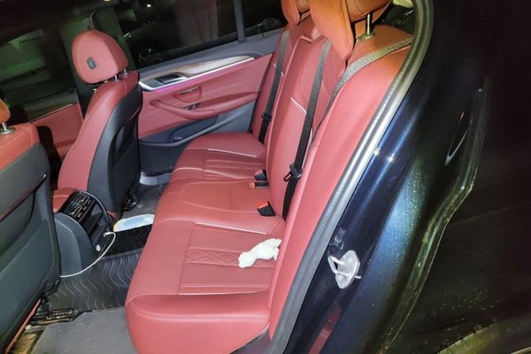 BMW 5 Series 2022, 88900 км, за 31682 USD - фото 20