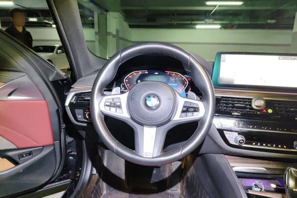 BMW 5 Series 2022, 88900 км, за 31682 USD - фото 9