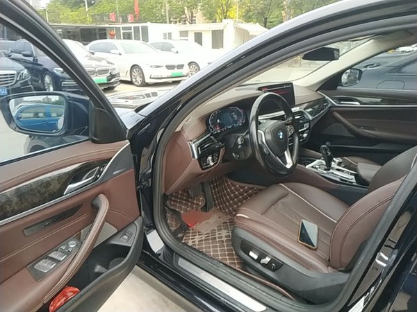BMW 5 Series 2022, 91800 км, за 29166 USD - фото 19
