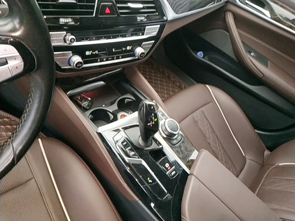 BMW 5 Series 2022, 91800 км, за 29166 USD - фото 17