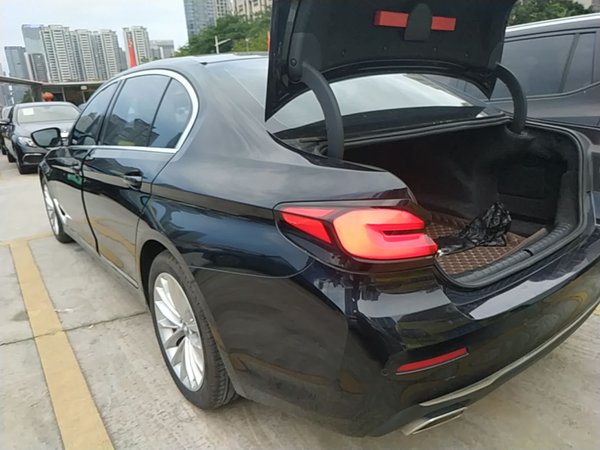 BMW 5 Series 2022, 91800 км, за 29166 USD