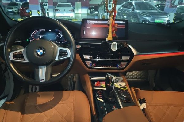 BMW 5 Series 2022, 22200 км, за 34907 USD - фото 9