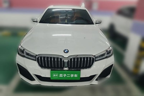 BMW 5 Series 2022, 22200 км, за 34907 USD