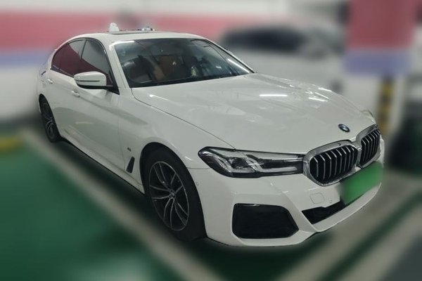 BMW 5 Series 2022, 22200 км, за 34907 USD