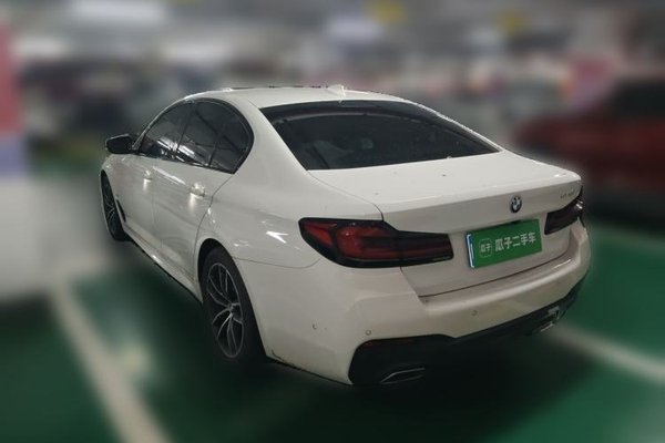 BMW 5 Series 2022, 22200 км, за 34907 USD