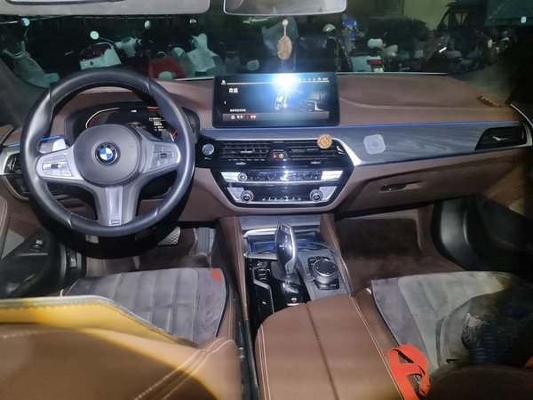 BMW 5 Series 2022, 36400 км, за 39185 USD - фото 10