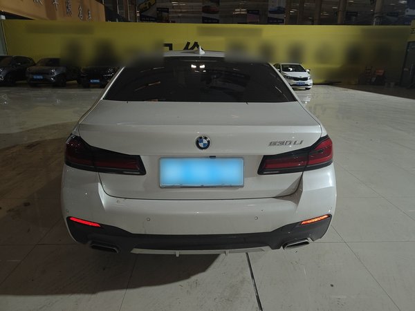 BMW 5 Series 2022, 49700 км, за 37255 USD