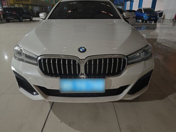 BMW 5 Series 2022, 49700 км, за 37255 USD