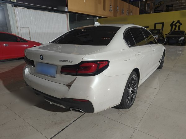 BMW 5 Series 2022, 49700 км, за 37255 USD