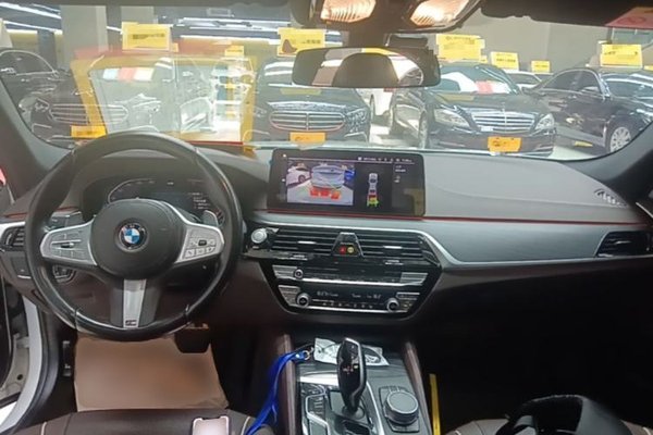BMW 5 Series 2022, 60400 км, за 37479 USD - фото 12
