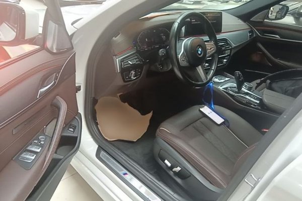 BMW 5 Series 2022, 60400 км, за 37479 USD - фото 18