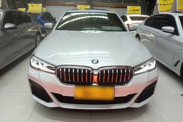 BMW 5 Series 2022, 60400 км, за 37479 USD