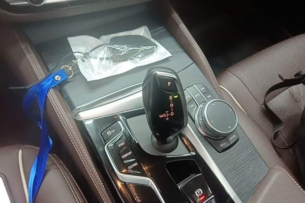 BMW 5 Series 2022, 60400 км, за 37479 USD - фото 16