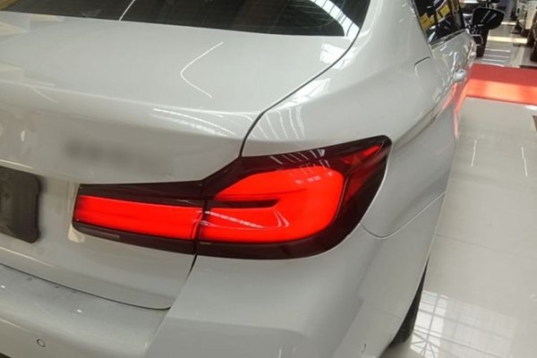 BMW 5 Series 2022, 60400 км, за 37479 USD - фото 9