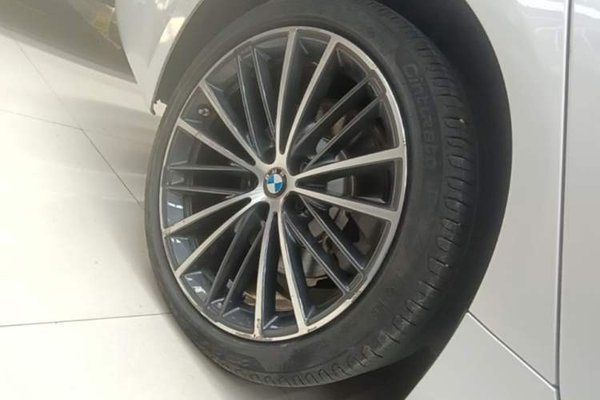 BMW 5 Series 2022, 60400 км, за 37479 USD - фото 11