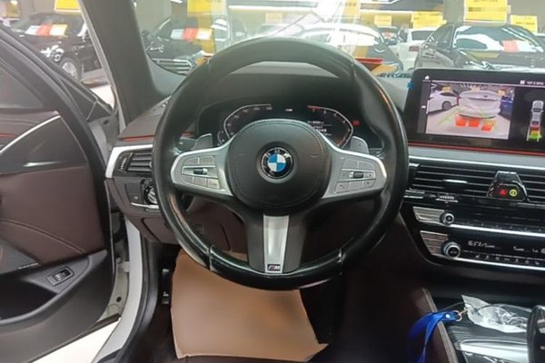 BMW 5 Series 2022, 60400 км, за 37479 USD - фото 13