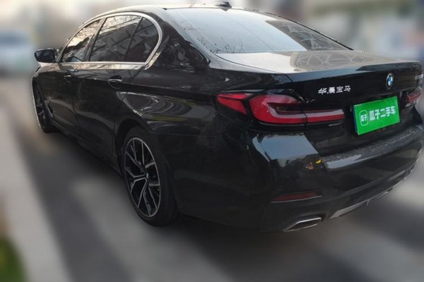 BMW 5 Series 2023, 38300 км, за 49553 USD