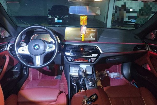 BMW 5 Series 2023, 42800 км, за 43835 USD - фото 9