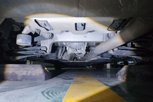 BMW 5 Series 2023, 42800 км, за 43835 USD - фото 25