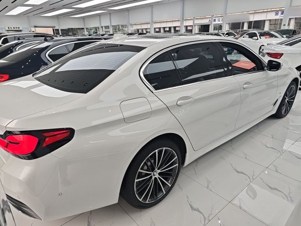 BMW 5 Series 2023, 22100 км, за 44190 USD - фото 6