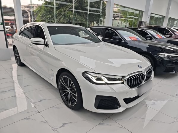 BMW 5 Series 2023, 22100 км, за 44190 USD
