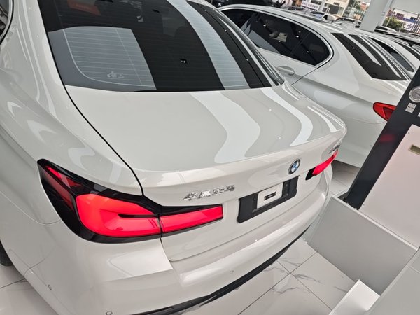 BMW 5 Series 2023, 22100 км, за 44190 USD