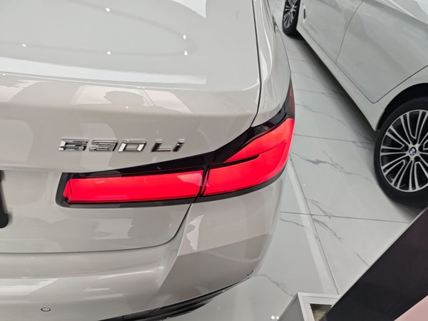 BMW 5 Series 2023, 22100 км, за 44190 USD - фото 7