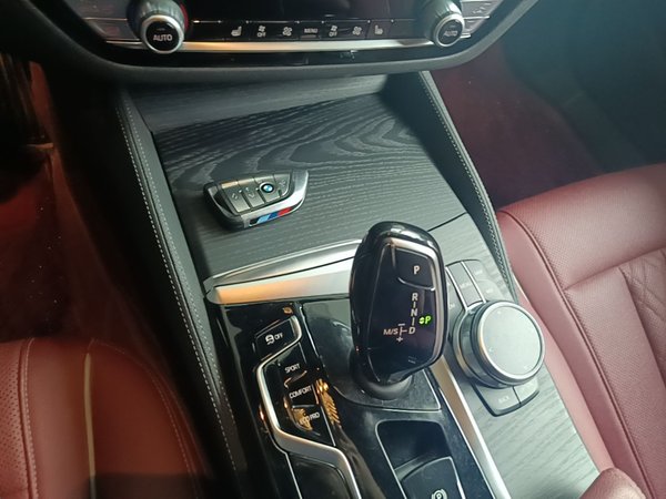 BMW 5 Series 2023, 31100 км, за 40300 USD - фото 17