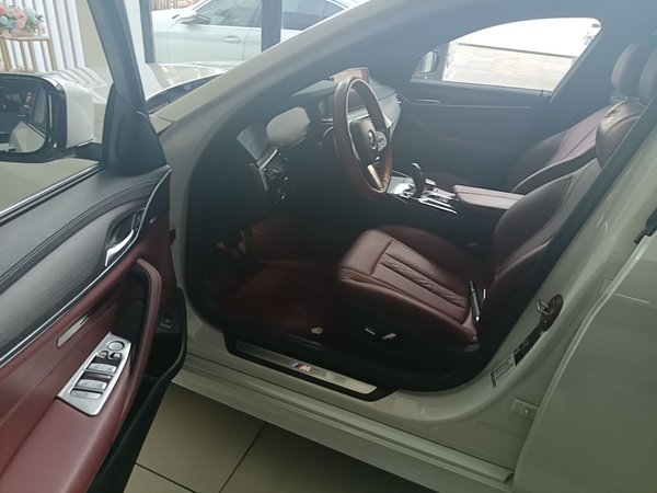 BMW 5 Series 2023, 31100 км, за 40300 USD - фото 18