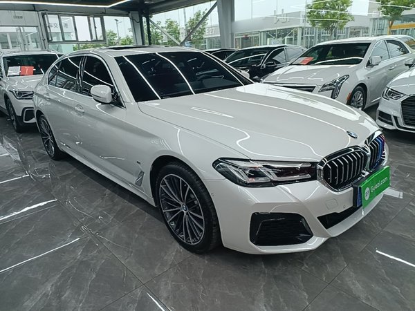 BMW 5 Series 2023, 34800 км, за 40230 USD