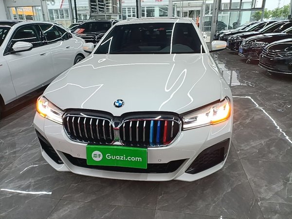 BMW 5 Series 2023, 34800 км, за 40230 USD